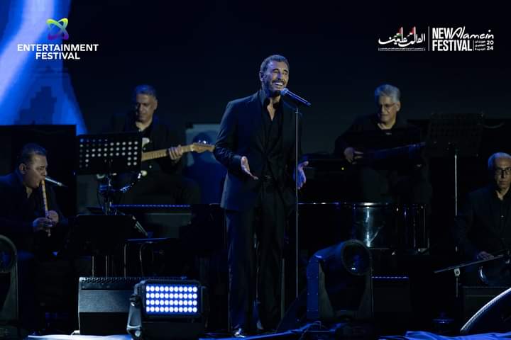 كاظم الساهر يضيء سماء العلمين ... ويطمئن الجمهور إلى صحته (صور)